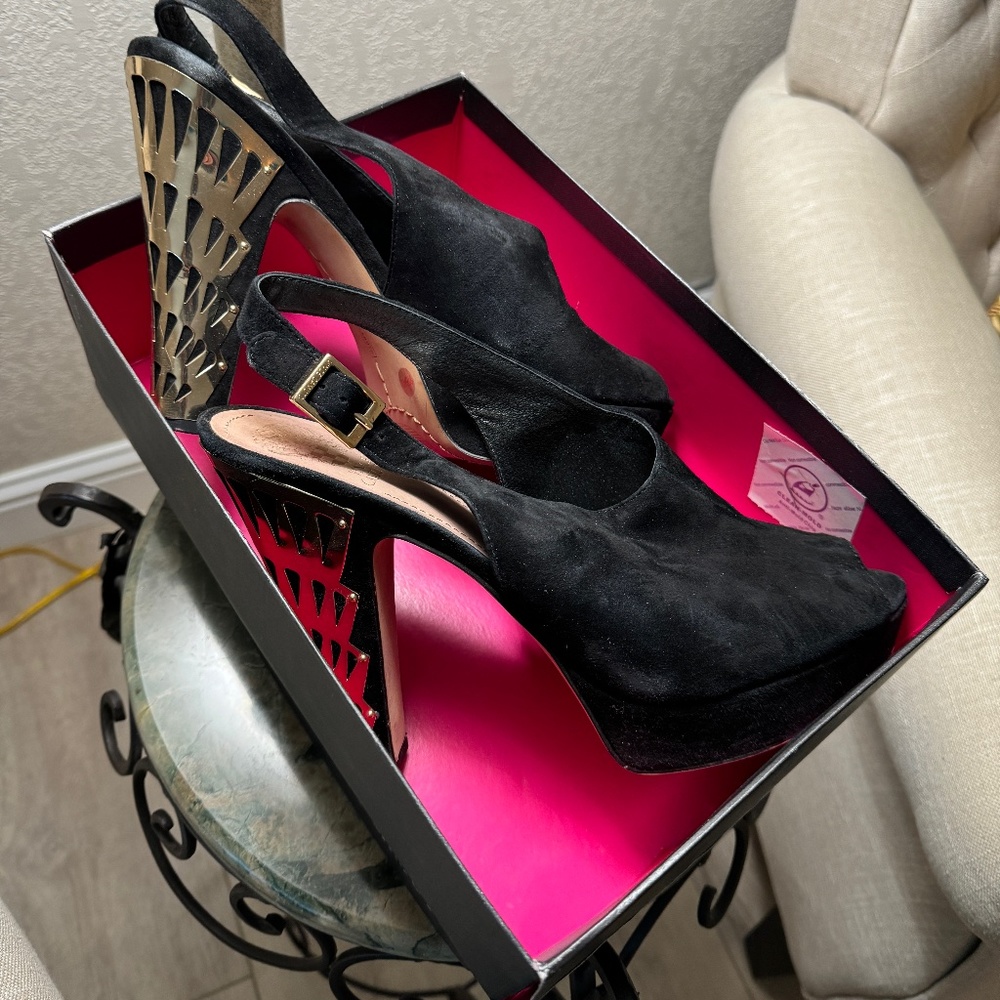 Vintage Vince Camuto  Suede Slingback Heels